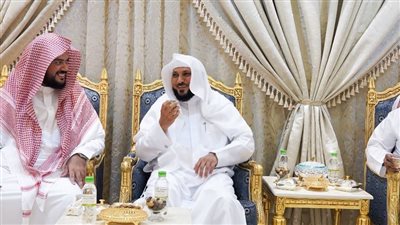 مُبتسمًا.. أول ظهور للشيخ ماهر المعيقلي بعد تعرضه لوعكة صحية بالمسجد الحرام