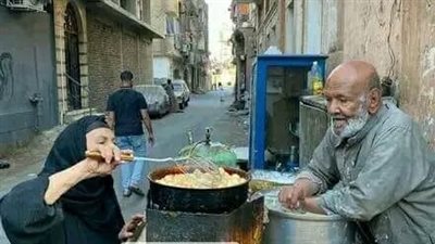 بدأ مشواره بـ5 قروش.. وفاة أشهر بائع زلابية بالأقصر عن عمر 90 عامًا