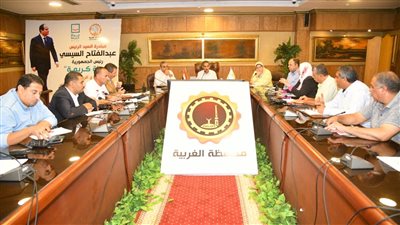 محافظ الغربية يناقش ملف النظافة والاشغالات مع رؤساء المدن والأحياء 
