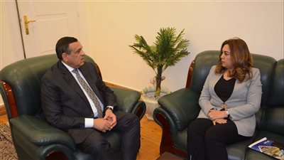 وزير التنمية المحلية يتابع تشغيل مجمعات الخدمات الحكومية بقرى حياة كريمة 