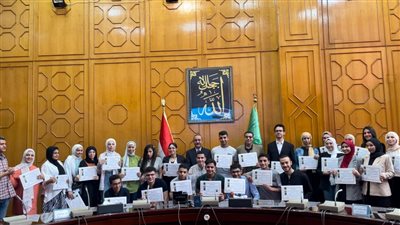 محافظ الإسماعيلية يُكرم أوائل الثانوية العامة 