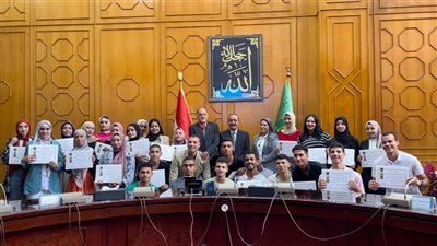 محافظ الإسماعيلية يُكرم أوائل الشهادة الثانوية الفنية 