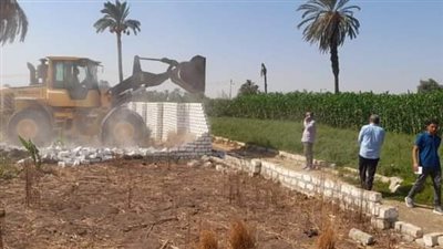 إزالة فورية لـ٤ حالات تعدٍ بنطاق قنا