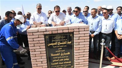    وضع حجر أساس تطوير وتوسعات بميناء الحمراء البترولي في العلمين الجديدة
