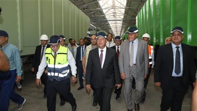 وزير النقل: الرئيس السيسي وجه بوجود مصنع للدولار في مصر وإنتاج كل ما نحتاجه
