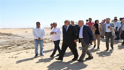 محافظ الوادي الجديد يفقد مقر نادي الهجن والفروسية الدولي