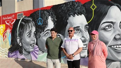 محافظ أسوان يتفقد أعمال الجدارية الفنية بكورنيش النيل 