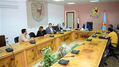مناقشة التجهيزات النهائية بمستشفى الطوارئ وجراحات القلب بجامعة سوهاج 