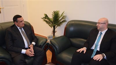 وزير التنمية المحلية يتابع مع محافظ بني سويف تنفيذ المشروعات الخدمية والتنموية 