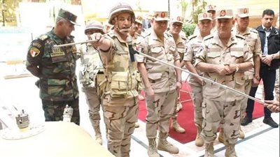 رئيس الأركان يشهد تنفيذ إحدى مراحل مشروع مراكز القيادة التعبوي لإدارة الوقود