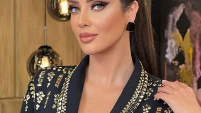 رضوى الشربيني تطل بالأزرق الزاهي