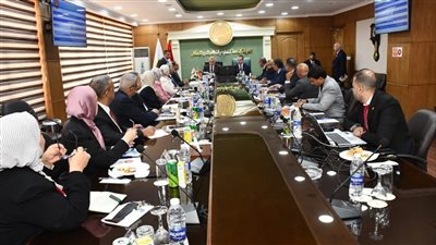  معاون وزير الإسكان يتابع مع رئيس التعاونيات موقف المشروعات المشتركة