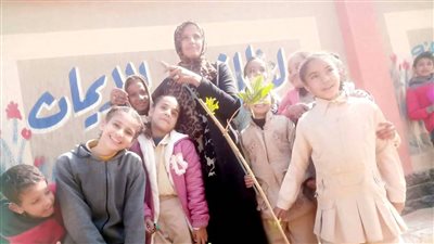 مبادرة لزراعة الأشجار بفناء مدرسة المهندس الراجحي بنجع حمادي 