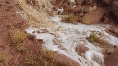 سيول الخير.. سقوط أمطار على سانت كاترين “في عز الحر”