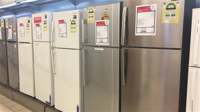 ضرورة ترك مسافات خلف الثلاجة لتقليل استهلاك الكهرباء 