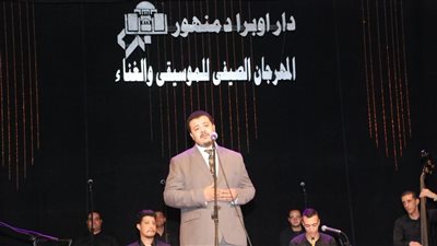 أحمد العمري يلامس وجدان الجمهور فى ختام مهرجان الأوبرا الصيفى