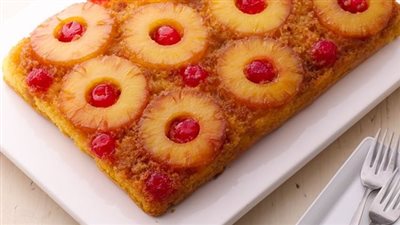 اصنعي كيكة الأناناس علي خطي المطاعم 