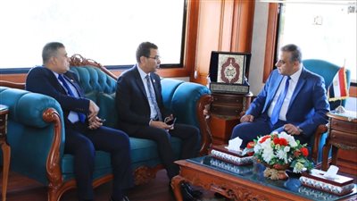 محافظ سوهاج يستقبل الدكتور محمود عبد العاطي الفائز بجائزة أفضل علماء الرياضيات 