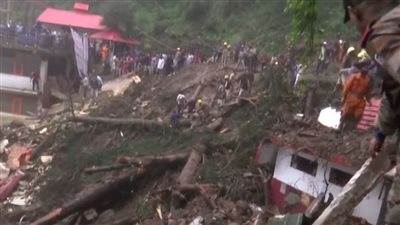 فيضانات مدمرة تنهي حياة العشرات في جبال الهيمالايا| شاهد 