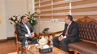 وزير التنمية المحلية يتابع مع محافظ شمال سيناء تنفيذ المشروعات التنموية 