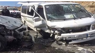 إعادة الحركة المرورية بطريق مطار الغردقة بعد رفع اثار تصادم سيارتين