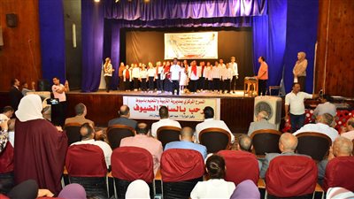 شهادات ومكافآت مالية هدايا محافظ أسيوط لأوائل الثانوية العامة 