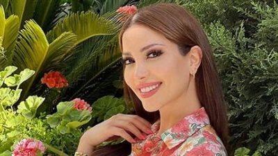 نسرين طافش بالأبيض تهنئ بنت شقيقتها على التخرج 