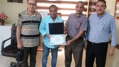 منطقة قنا الأزهرية تكرم رئيس مدينة نجع حمادى