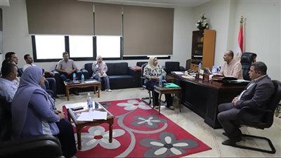 سكرتير بنى سويف يناقش تحسين منظومة الصرف بمنطقة  بياض العرب  