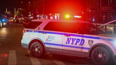 شرطي ينقذ رضيعة بتصرف بطولي بعد حادث مروع (فيديو)