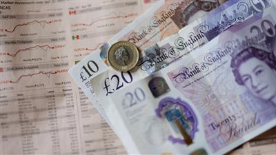 الجنيه الإسترليني يحقق أكبر مكاسب له في أسبوعين