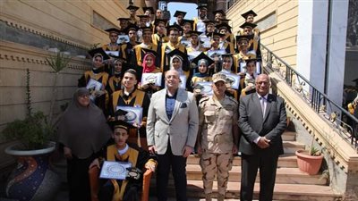 محافظ بني سويف يُكرِّمُ 50 طالپًا من أوائل الثانوية والشهادات العامة 