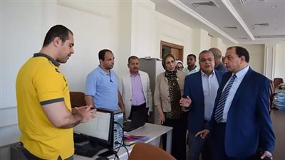 رئيس جامعة بني سويف الأهلية يتابع مراحل تقديم الطلاب  