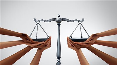 لعرقلتهم العدالة.. إقالة خمسة قضاة باليونان