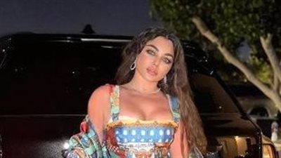 هيفاء وهبي تتألق بفستان ناعم مواكب لموضة صيف 2023