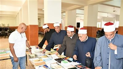 معرض الكتاب بمعسكر أبو بكر الصديق بالإسكندرية يشهد إقبالًا كثيفًا