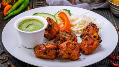 دجاج تكا المشوي على خطي المطاعم الهندية 