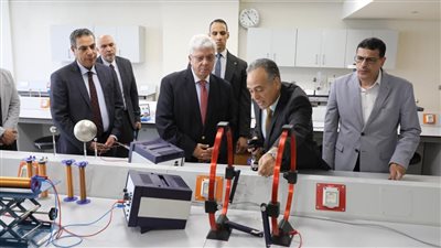 جولة ميدانية لوزير التعليم العالي في مدينة زويل (صور) 