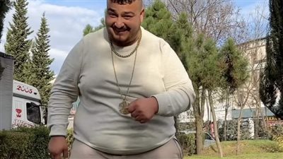 من مزارع إلى بلوجر شهير.. من هو ياسين جنكيز صاحب الملايين من هز الكرش؟