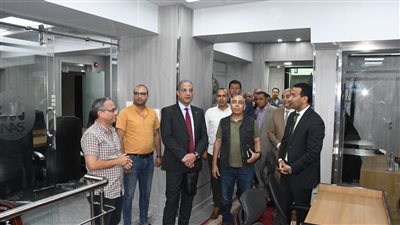 محافظ الفيوم ورئيس اللجنة الفنية يتفقدان مركز سيطرة الشبكة الوطنية للطوارئ والسلامة العام