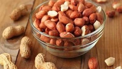 راكبة تشتري كل علب الفول السوداني على متن طائرة ألمانية