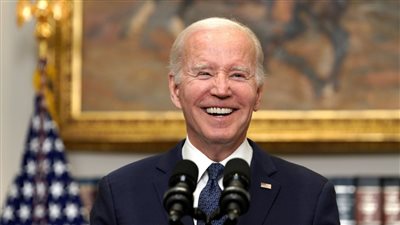 الرئيس الأمريكي يُطلق تصريحات نارية في مُستهل قمة ثلاثية