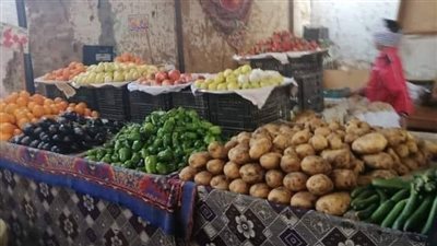 أسعار الخضراوات والفاكهة مخفضة في منفذ الوحدة المحلية بمدينة بلاط