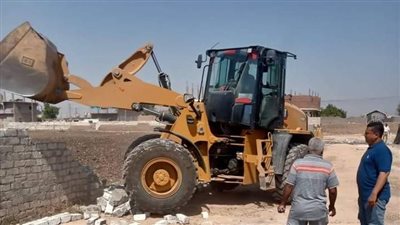 إزالة 950 مترا مربعا مبانى مخالفة بنطاق نجع حمادي فى قنا