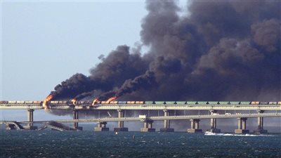 مسؤول أوكراني يكشف تفاصيل عمليتي تفجير جسر القرم