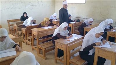 طلاب الثانوية الأزهرية بقنا يؤدون أولى امتحانات الدور الثاني 
