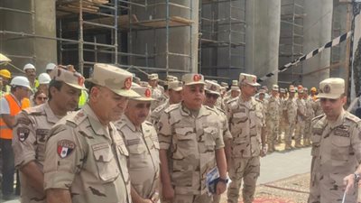 الفريق أسامة عسكر يتفقد مشروع استصلاح وزراعة الأراضي الصحراوية بتوشكى