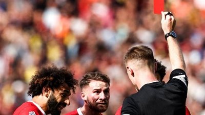 طرد أليستر لاعب ليفربول في مباراة بورنموث