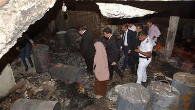 صور.. النيابة الإدارية تجرى معاينة للعقار الذى اشتعلت فية النار بالجيزة