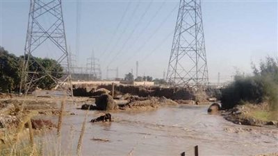 انهيار جزئي لحوض تجميع مياه في محطة كهرباء غرب أسيوط